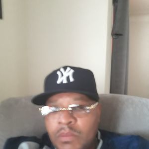 Meet your Posher, Dennis